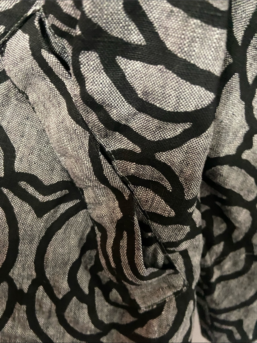 Flax Gray Floral 100% Linen Blazer with Black Rose Print. Artsy Size Small - Picture 4 of 8